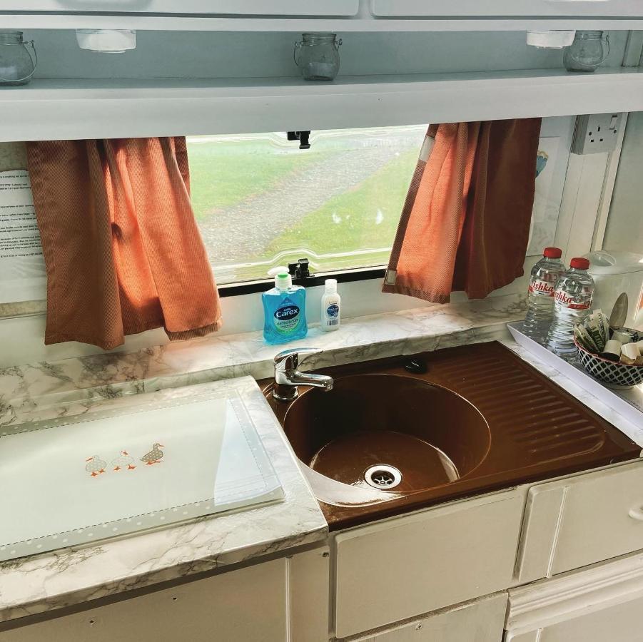 Cosy Caravan At Carrigeen Glamping Hotell Kilkenny Eksteriør bilde